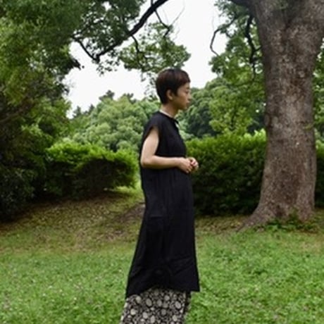 nuu スタンドカラーシアーワンピース