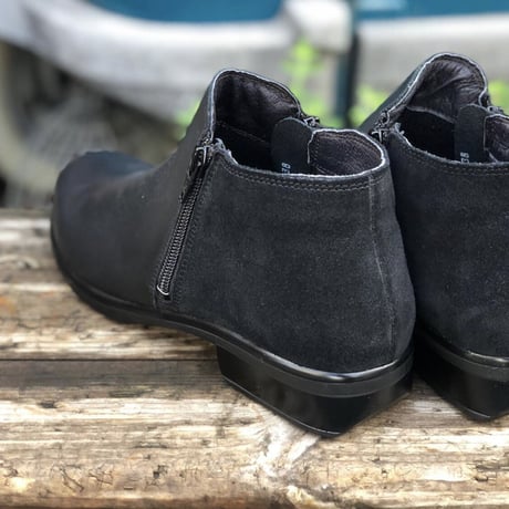 NAOT  HELM  Black Suede Comb.