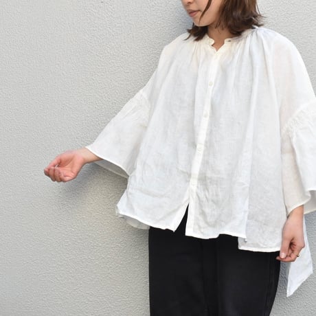 UNIVERSAL TISSU フレンチリネンフレアスリーブシャーリングブラウス