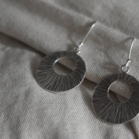 カレンシルバー　ピアス　太陽