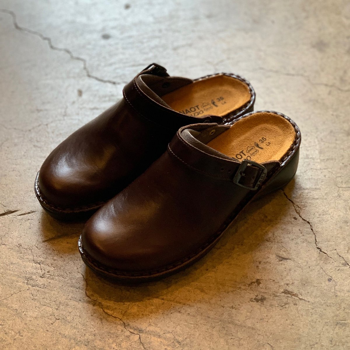 NAOT IRIS Walnut | pivoine