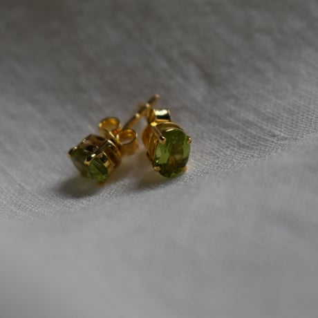 ペリドット　ピアス