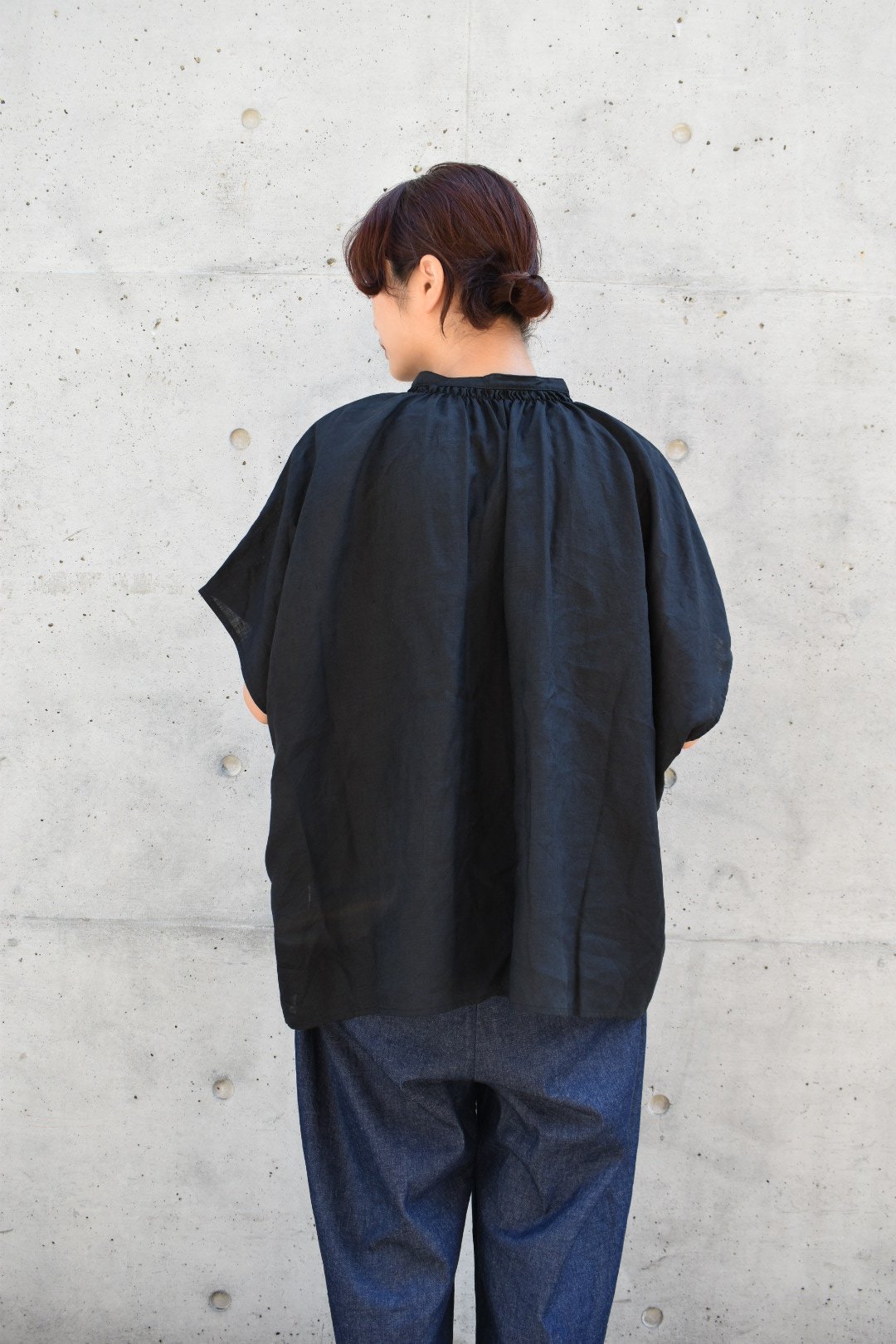 UNIVERSAL TISSU フレンチリネン 比翼開きシャーリングワイドブラウス