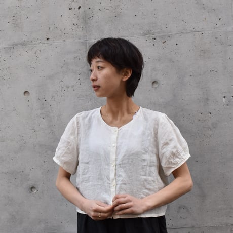 tita パフブラウス