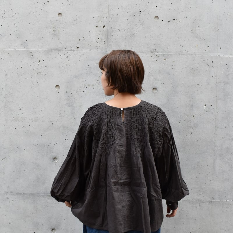 doux bleu ハンドスモッキング刺繍ブラウス | pivoine