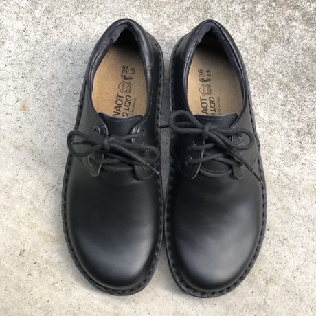 NAOT    DANIELA   Matt Black