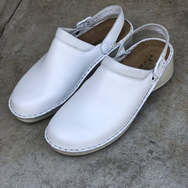 NAOT IRIS White | pivoine