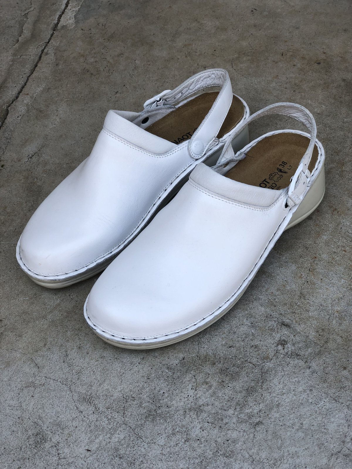 NAOT IRIS White | pivoine