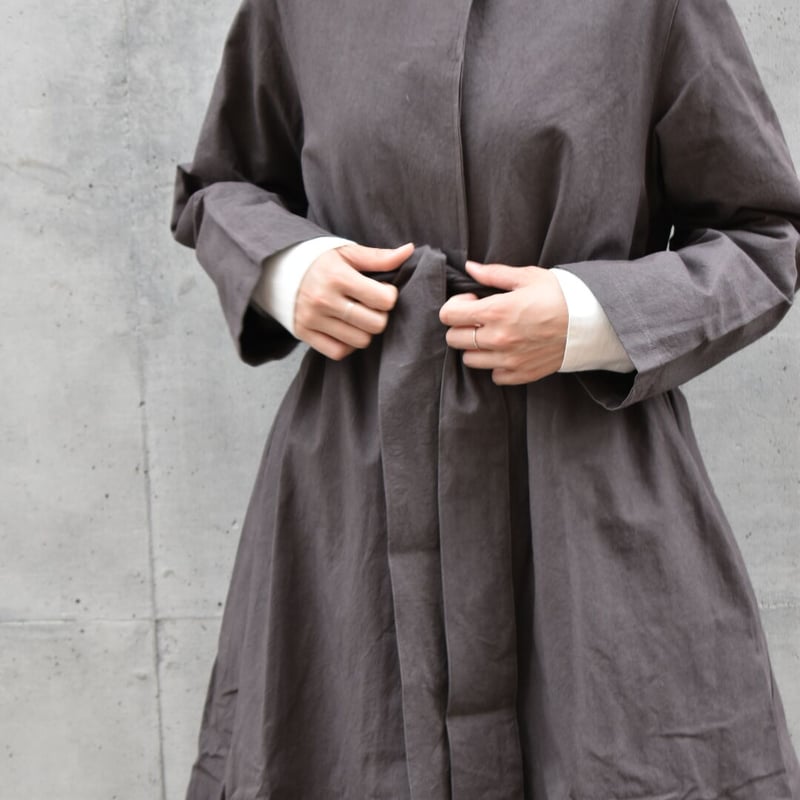 tita ハード天日ワッシャークルーネックコート | pivoine