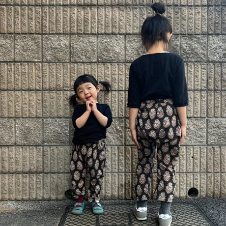 tita スッキリサルエルパンツ　ハンドプリント　kids