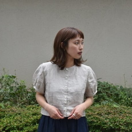 tita パフブラウス