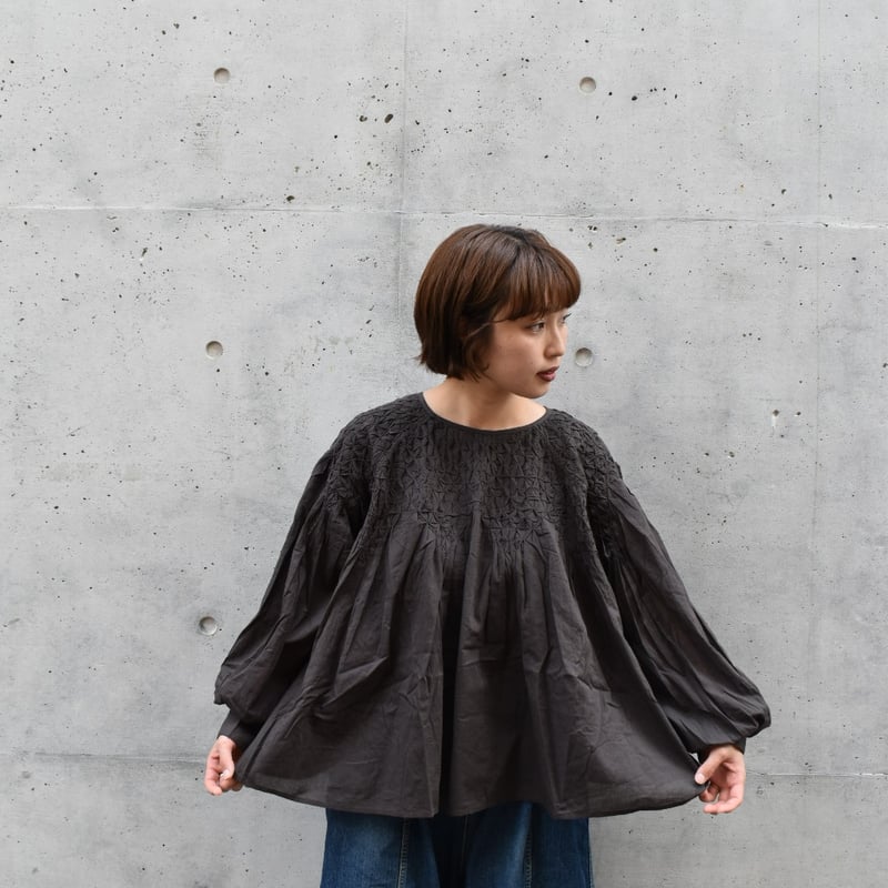 doux bleu ハンドスモッキング刺繍ブラウス | pivoine