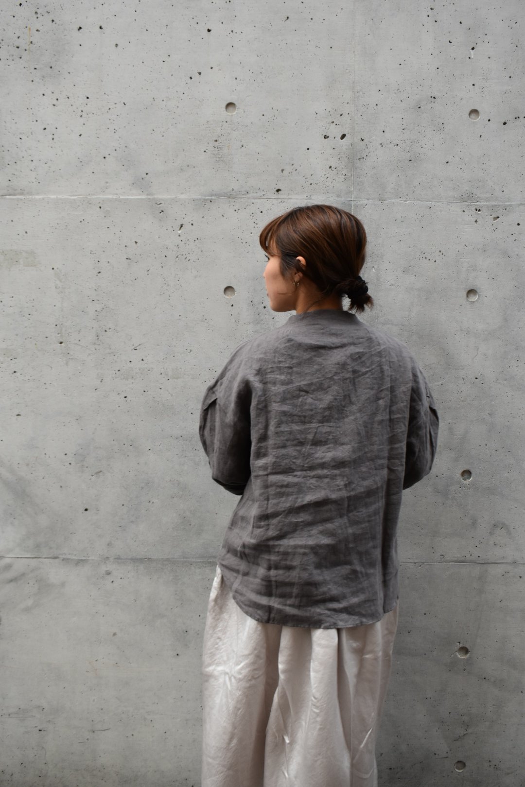 nous rendent heureux 60リネンボトルネック前開きブラウス | pivoine