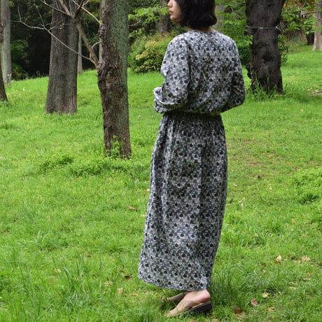 tita ローンプリントキリカエギャザーワンピース