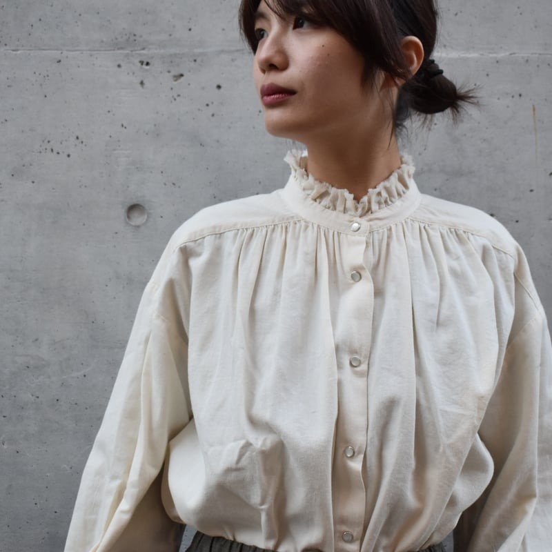 nestRobeデニムフリルカラーブラウス コットンリネンダンガリーフリルシャツ｜nest Robe / CONFECT ONLINE SHOP
