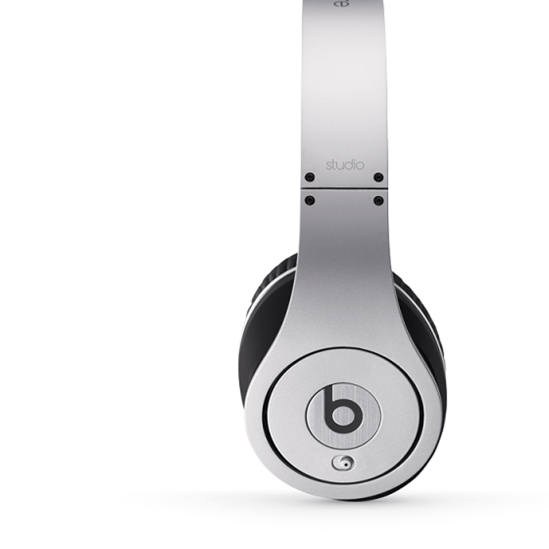 Beats by Dr. Dre Studio ﾍｯﾄﾞﾌｫﾝ （シルバー）セレブも愛用 | 