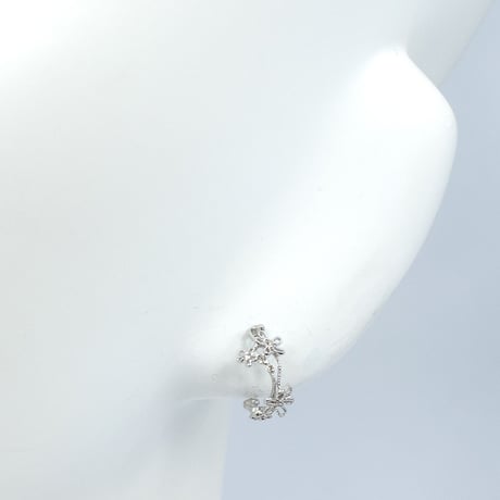 K18WG フラワー ダイヤ ピアス 82108-310