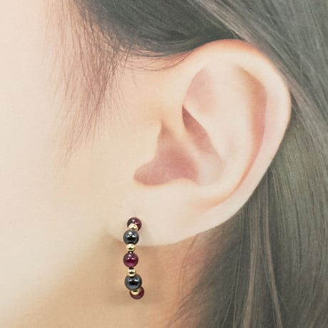 K18 線加工G型ガーネット ピアス 81218-124wADZ