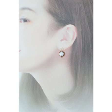 K18イタリアンシェルカメオ薔薇彫り/ダイヤピアス　82212-180ｗCFZ