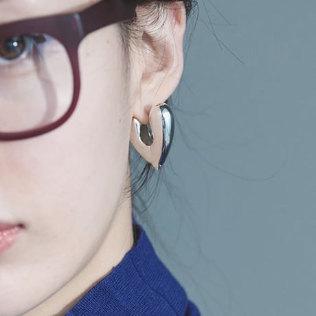 【ANNIKA INEZ】HEART HOOPS ラージピアス（シルバー）