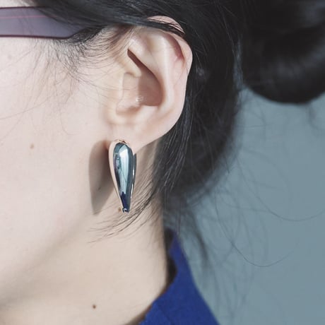 【ANNIKA INEZ】HEART HOOPS ラージピアス（シルバー）