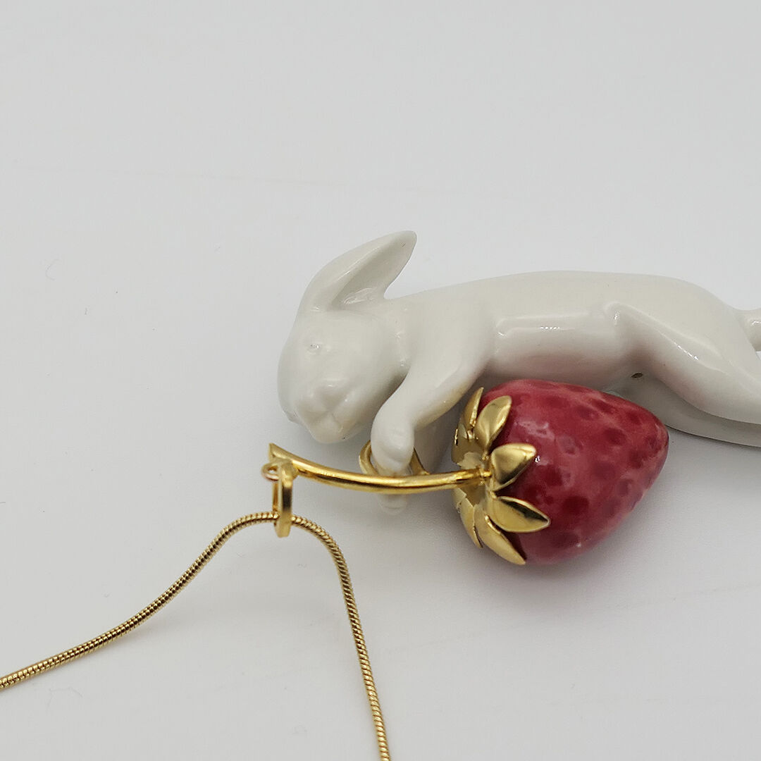 ANDRESGALLARDO】 Rabbit Strawberry Necklace 15周...