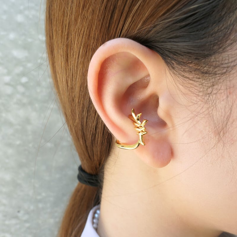 くだものイヤーカフ いちご（ゴールド） | goldandbouncy