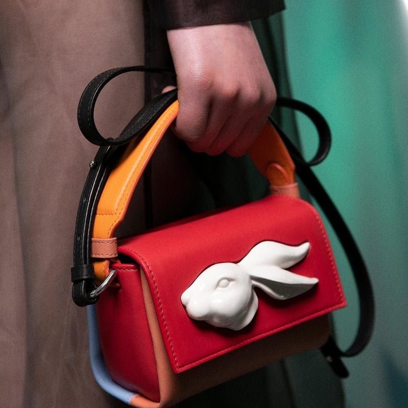 ピン　MOON BAGS カラー：レッド ピン MOON BAGS カラー：レッド ピン MOON BAGS カラー：レッド