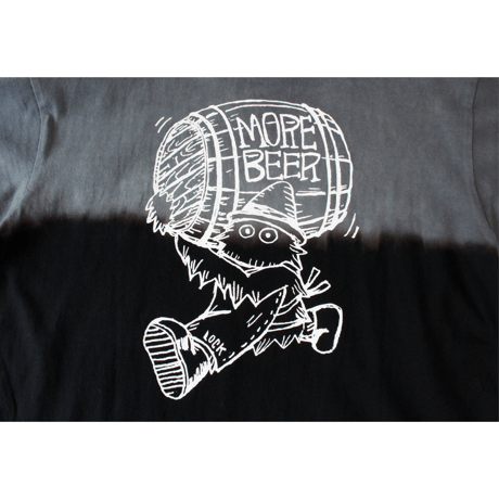 MORE BEER「BEER BARREL TEE (BLACK BEER)」