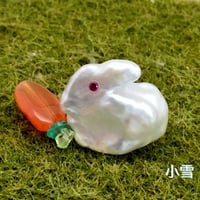 小雪（子ウサギのピンブローチ）