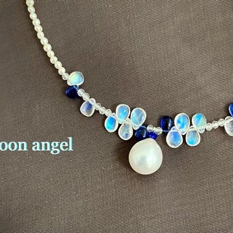 Moon angel（月の天使）