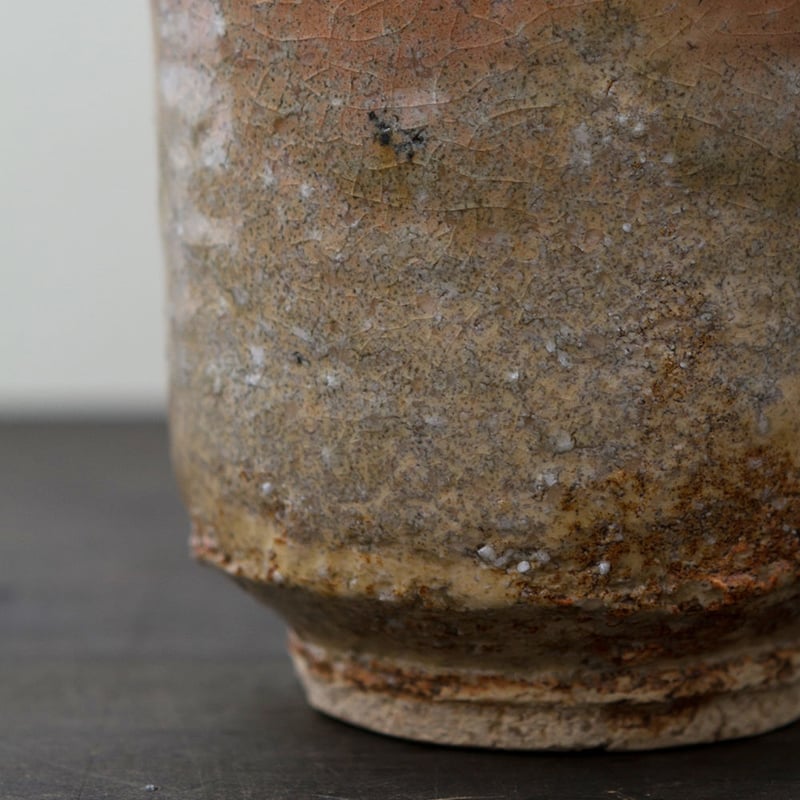 ◇◇陶器 萩焼 輪花◇◇ 鬼萩湯呑茶碗(木箱入)黒田岳 作 ◇◇陶器 萩焼 輪花◇◇ 鬼萩湯呑茶碗(木箱入)黒田岳 作