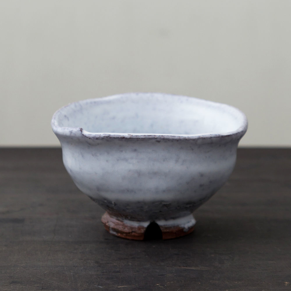 陶器 萩焼 輪花 白萩筆洗形ぐい呑(木箱入） 中村國輔 作 | 陶器 和食器