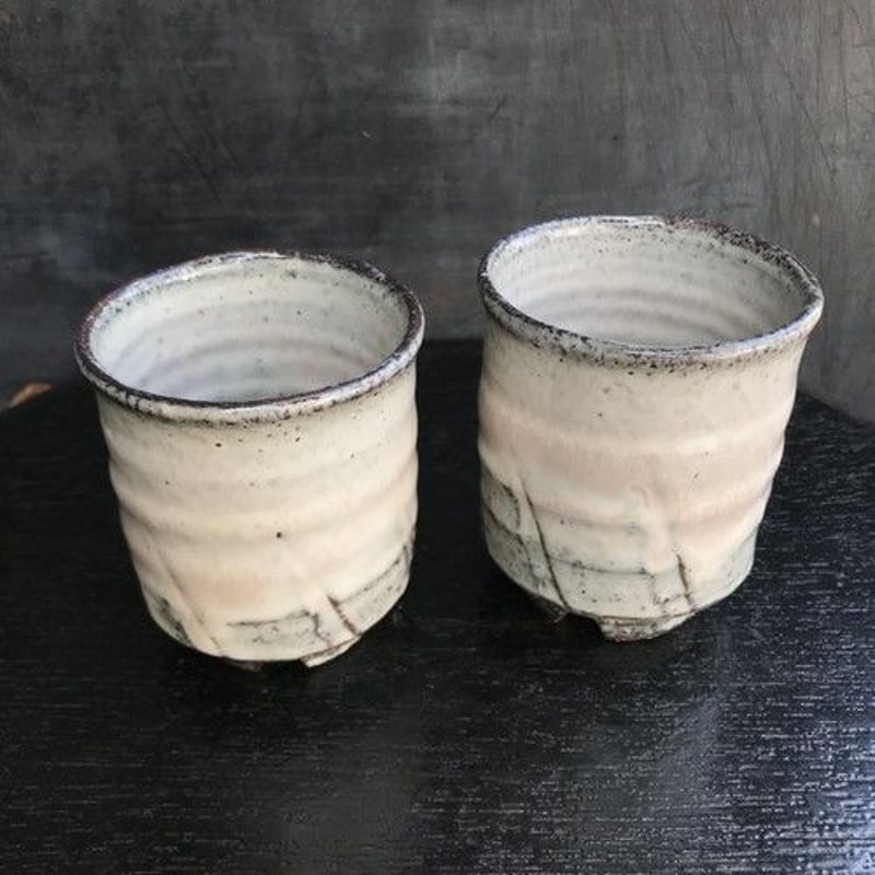 萩がさね  湯呑みペア Amazon | 萩焼 白釉 組湯呑 孝彩窯 夫婦湯呑 鬼萩 白萩 | ノー