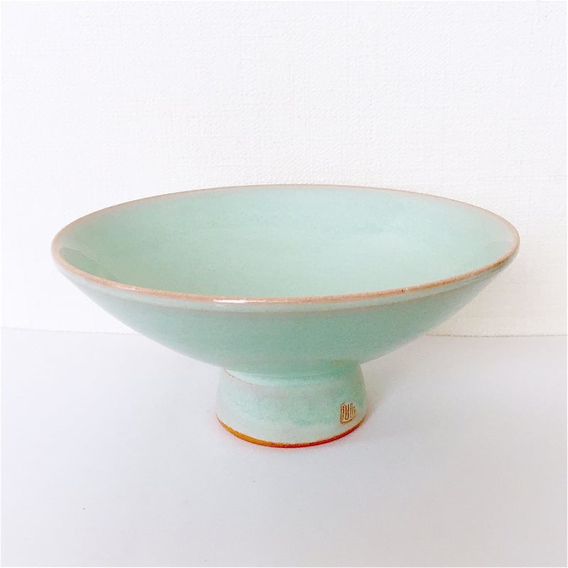緑色の茶碗 木製箱付き 青磁鉢 商品の説明緑色の茶碗が木製の…
