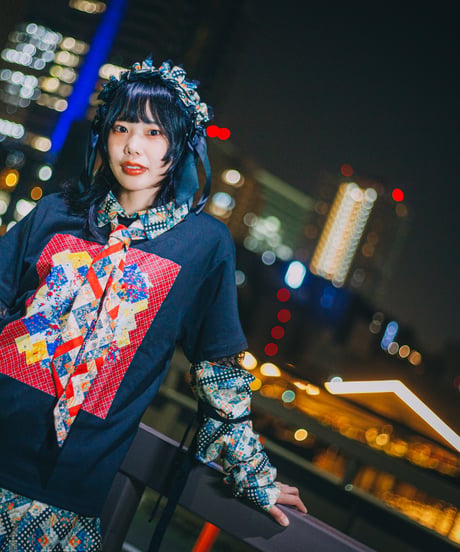 チェックに滲む花の残響柄 Tshirt