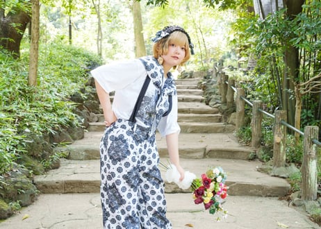 サスペンダー付きワイドパンツ