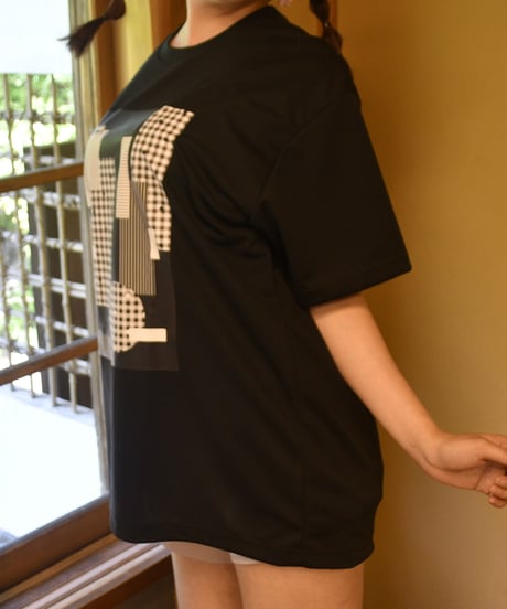 CHECK＆STRIPEの幾何学Tシャツ
