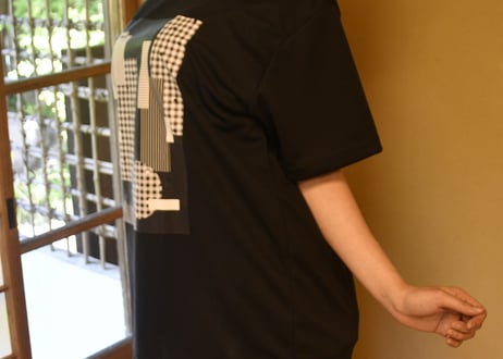 CHECK＆STRIPEの幾何学Tシャツ
