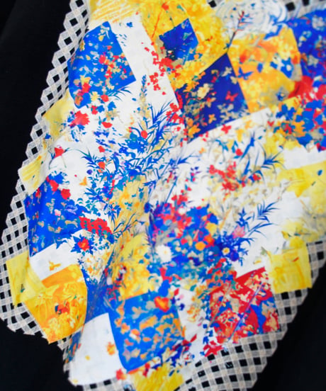 チェックに滲む花の残響柄 Tshirt