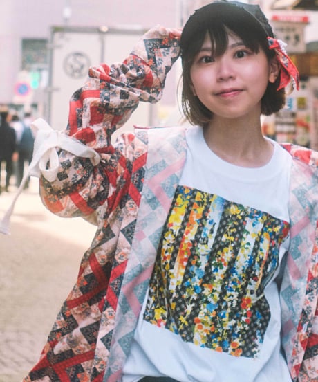 チェックに滲む花の残響柄 Tshirt