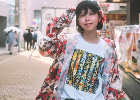 チェックに滲む花の残響柄 Tshirt