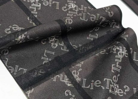 Lie,Ture？タイルロゴ　ニーハイソックス