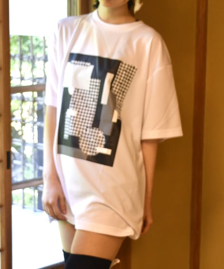CHECK＆STRIPEの幾何学Tシャツ