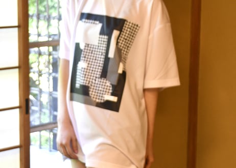 CHECK＆STRIPEの幾何学Tシャツ