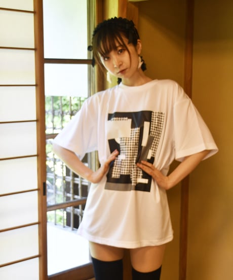 CHECK＆STRIPEの幾何学Tシャツ
