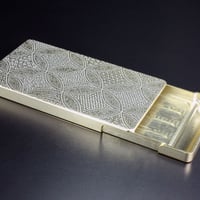 名刺ケース/ジュラルミン削り出し【七宝　寄せ小紋】C・GOLD　【送料無料　税込】