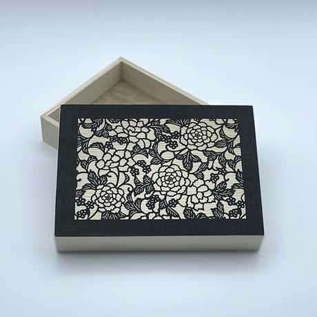 伊勢型紙の文庫箱　【牡丹-peony-】黒-black-