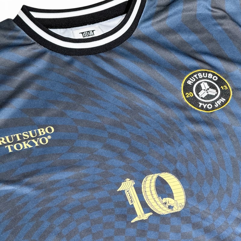 坩堝ア式蹴球部 2026T-SHIRTS （RUTSUBO×YU SUDA） | 坩堝-RUT