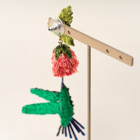 Trovelore ピアス/CUBAN EMERALD HUMMINGBIRD